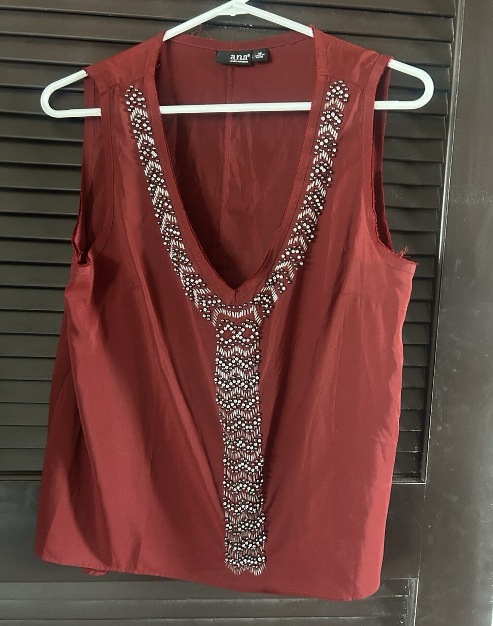 a.n.a Women's M Red Solid Beaded V-Neck Sleeveless Pullover Blouse